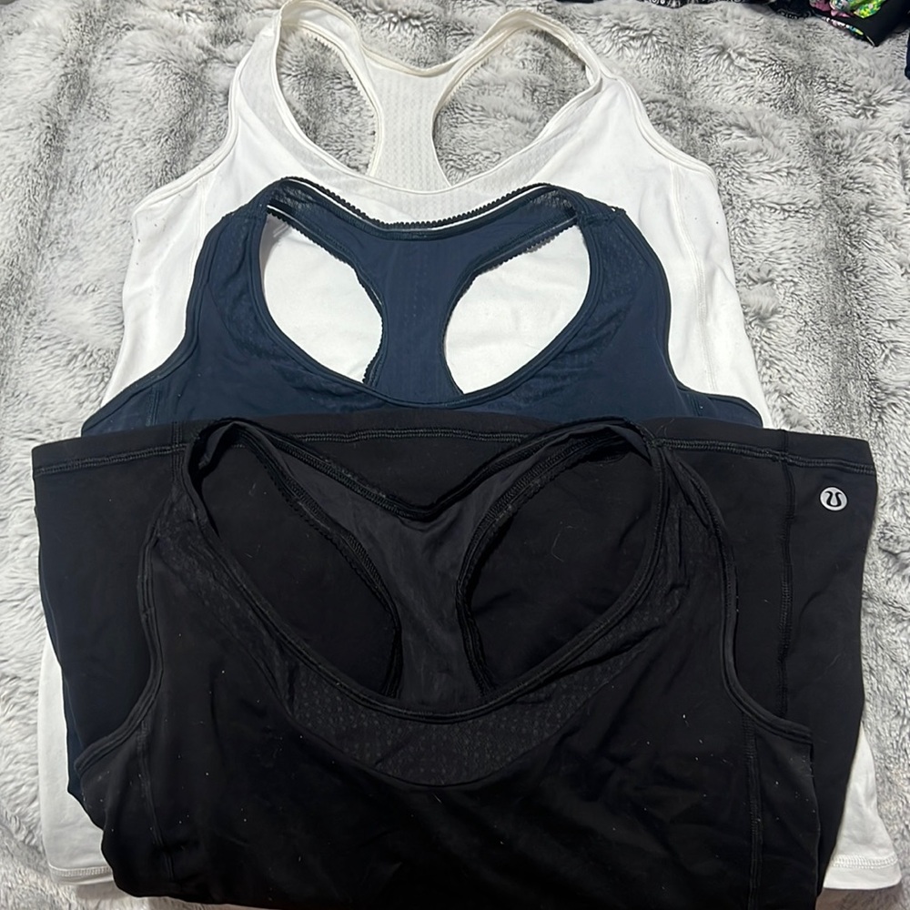 3 Lululemon Tank Top built in Bra - size 8